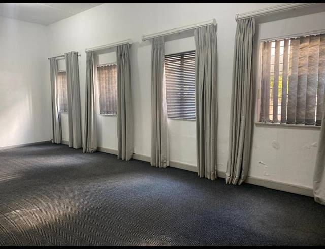 400M² WAREHOUSE TO LET IN EASTGATE